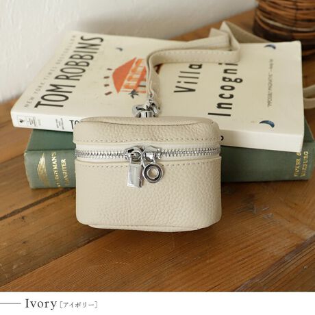 [^:nsz-30325n]㎿ȋvŎdĂA Eh^~j|[`B  ㎿ȋvf fނ̌oNωy߂ApȂ郌U[ACełB RpNgȃTCY ̂ЂɎ܂鏬ȃTCYB񂩂񂰂ĂזɂȂȂxǂ傫łB Eh^̃tH ۂ݂тт`͏iȈۂ^AJWAɂtH[}ɂ݂܂B ɂ҂ ANZT[⏬KACzAbvȂǂ̏܂[́B O\ȃXgbvt ^тɕ֗ŁA[ɂ͎O\łBTCY SIZEFF6cm / F8.5cm / }`F3.8cm XgbvF79cm~F1cmiO\/ߕsj XgbvF38cm O|PbgFȂ |PbgFȂ XgbvdʁF13g |[`̂ݏdʁF52g fށFv |[`̃CJ̓t@Xi[ɂȂĂ܂B