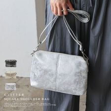 ヴィータフェリーチェ(VitaFelice)のグリッタースクエアショルダーバッグ【aroco/アロコ】