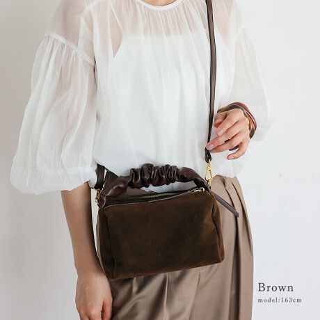 [^:nsb-30346z]XG[hnhobOӂƂMU[nhۓIȁAقǂ悢ƃNVbNȕ\͂̃nhobOB}bgȎ̃XG[hfނƁA_炩\̂tHl̂Ȃꊴo܂Bnhɂ͌򊴂̂tFCNU[MU[dlŎdグAVvȃtHɗVѐSvXBS[h̃ANZgŜɍYĂ܂BԂȂ}`ƂAX}[gtHE~jzE|[`E܂肽݃GRobOEnJ`ȂǁAOo̕Ki[\Big͂AƂĂ΂tH[}ȃV[ɂȂށAꂽfUCłBt̃V_[xgŁA|E΂ߊ|ƃX^CςĊy߂܂BSIZESPECSIZEFF13cm / F19cmiӁj20cmiӁj / }`F8cmnhF26cm~F4.5cmA荂F6cmV_[xgF67`126cm~F1.2cmiO\/߉jO|PbgFȂ|PbgFI[v|Pbg2At@Xi[t|Pbg1V_[xgdʁF66gobÔݏdʁF217gfށFXG[hiPUjdlF2wayobÕCJ̓t@Xi[ɂȂĂ܂ByӎzvL̂ɂꍇ܂BɂCɂȂꍇ͈xAĂ炲gpB