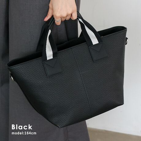 [^:sib-20091p]ĺg傢hobOVvȂ̂ɖڂfUCŁAɂقǂ悢ANZg܂ByĈ₷PUfތڂ͍ȂAϋvɗDꂽPUfނ̗pBꂪȒPŉJ̓łCyɂg܂Bg₷TCY傤ǂTCY̏M`g[ǵA|莝oXǂĂāAgɂ҂B肰ȂvXfUC҂ݍݕ̌^fނɁACe[v̎킹VvȂڂfUCB2WAYdlŎR݂ȎgnhtŎ莝͂AV_[XgbvgΌ|΂ߊ|ɂΉ\BV[X^Cɍ킹Ďg֗ȎdlłBڈȏ̎[́ڂ₷|Pbg蕝̂}`ŁAٓ|[`AzƎ܂闊[́Bɂ͕֗5̃|PbgtŁAׂȎ萮łAobO̒܂BetŎg₷QobO͂Ǝ݌vȂ̂ŁAuƂ^̐Sz܂Bɂ͒etĂ邽߁A⏝ɂAꂢɂg܂BTCYSIZEFF23cm / F41cmiӁj21cmiӁj / }`F19cmnhF33cm~F2.8cmA荂F11cmV_[xgF65`121cm~F2.3cmiO\/߉jO|PbgFȂ|PbgFI[v|Pbg3At@Xi[t|Pbg2V_[xgdʁF104gobÔݏdʁF428gfށFPUdlF2wayobÕCJ̓t@Xi[ɂȂĂ܂BFFVo[yӎzvL̂ɂꍇ܂BɂCɂȂꍇ͈xAĂ炲gpB