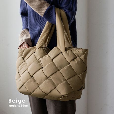 [^:nsb-30361z]̊fUCƋ@\˔AX^CbVȑeʃg[gBꌩ郁bVfUCiC҂ݍ񂾃bṼfUCŁÅ̂dオBVvȂɎĂg[gobOłBy₩ŉKȎSn{fBOHŒ悢ӂ犴Anh⌨ɐH݂ɂ݌vBɌyʑfނŎ^т₷Aʋ΂痷sEW[܂ŉKɎg܂BOnhŌ|NN߂̃nh݌vŁAAE^[𒅂Ă|₷AG߂킸gpIȃfUCBOOK̒tO\ȒtBו͂ƌ`ۂAOƏ_炩VGbgŎĂ܂BV[ɍ킹Ďgł܂BA4Ή̑eʃTCYA4TCY̏ނ^ubg[\Bʋ΂ʊwobOƂĂœKłBȓ|Pbgɂ͕֗ȃ|PbgtŁAKi𐮗ڂ₷AobO̒g₷BTCYSIZEFF25cmiTChj23cmij / F46cmiӁj32cmiӁj / }`F19cmnhF55cm~F3cmA荂F28cmO|PbgFȂ|PbgFI[v|Pbg1At@Xi[t|Pbg1obÔݏdʁF316gfށFiCobÕCJ̓t@Xi[ɂȂĂ܂BFFVo[O\Ȓti63gj