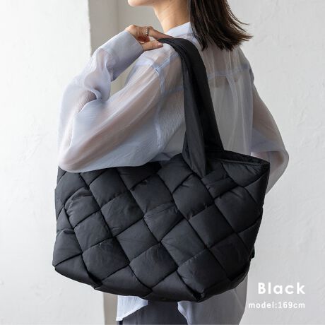 [^:nsb-30361z]̊fUCƋ@\˔AX^CbVȑeʃg[gBꌩ郁bVfUCiC҂ݍ񂾃bṼfUCŁÅ̂dオBVvȂɎĂg[gobOłBy₩ŉKȎSn{fBOHŒ悢ӂ犴Anh⌨ɐH݂ɂ݌vBɌyʑfނŎ^т₷Aʋ΂痷sEW[܂ŉKɎg܂BOnhŌ|NN߂̃nh݌vŁAAE^[𒅂Ă|₷AG߂킸gpIȃfUCBOOK̒tO\ȒtBו͂ƌ`ۂAOƏ_炩VGbgŎĂ܂BV[ɍ킹Ďgł܂BA4Ή̑eʃTCYA4TCY̏ނ^ubg[\Bʋ΂ʊwobOƂĂœKłBȓ|Pbgɂ͕֗ȃ|PbgtŁAKi𐮗ڂ₷AobO̒g₷BTCYSIZEFF25cmiTChj23cmij / F46cmiӁj32cmiӁj / }`F19cmnhF55cm~F3cmA荂F28cmO|PbgFȂ|PbgFI[v|Pbg1At@Xi[t|Pbg1obÔݏdʁF316gfށFiCobÕCJ̓t@Xi[ɂȂĂ܂BFFVo[O\Ȓti63gj