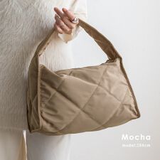 ヴィータフェリーチェ(VitaFelice)のキルティングナイロンワンハンドバッグ【aroco/アロコ】