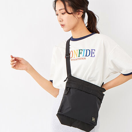 [^:85505901]RpiɌIȐnF̍`[tɂ~^[eCXg̃V[YuPORTERFORCEitH[XjvłBtg|Pbg̐nƃJo{̂̐nɔȐF̍oAbgႢ̐ngpĂ悤ɌĂ邱Ƃő̓łBRp̃EFAobO̒ɂ͈ꕔ̐nɐF̈Ⴂ鐻iHɂA{V[Y͂̋R܂ꂽCM[ȔzFɖʔ݂Đ삵܂B\nɂ210fj[6iC͎ŐDグYƎޗp̐n̗pĂ܂B̐n͖{AFz肵ĂȂS{[g̊zȂǂɗp̂łAĐF邱ƂŐƓ̌򊴂ƏcXW̕Ȉۂ_ƂĂw̃~^[\Ă܂B~^[WPbg̃CjOC[WāAɂ̓G}[WFV[J[̃IWF̗pAbvXgbviCɃLeBOH{̂gp܂Bꕔ̃ACeÃ|Pbg͎O\ȎdlŁAP̂̃|[`ƂĂg܂B