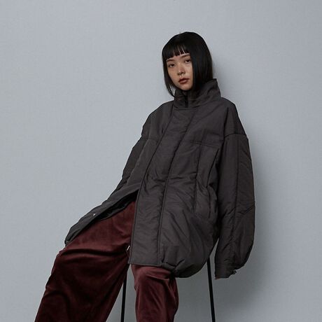 [^ԁF38513830001]lCNO1AE^[D]ɂNo2025H~u`R[O[vVFƂēo-Design-_ȃI[o[TCYVGbg͂́ANOMINEԁuX^[p[J[vB́gX^[hȃ{[A̃R[fɃghvXĂ܂BȓłgAłċقǌySnBOʂ̓Xibv{^Ə㉺J\ȃtWbvdlŌԕh܂B܂ɂƂ肪̂ŁÃjbg𒆂ɒĂSɂA^~Kɏd˒\łB-Cordinate-WbvJāACi[̃ST╿gbvXŃn̂߁B܂łƕ̂ŁA~̃Ci[̓jbgp\BjZbNXŒpłTCYȂ̂ŁAp[gi[ƑƂ̃VFA₨R[fɂfC[ɗA~̃[h[uɌȂꒅłBp̊iɂĂقȂ܂AY̏ꍇMTCYx̒pƂȂ܂Byӎzi摜́A̓p\RȂǂ̉{ɂAۂ̐FƈقȂČꍇ܂B炩߂B摜̏i̓TvłBi̐F̖ڈ́AiP̂̉摜QƂBigpOɁA^OɋLڂĂu舵̒ӏvu\vKmFBiɕsǂꍇAє̔ޑ܂Ă܂B炩߂B_őIׂuX^[p[J[vV[Y^V[g X^[p[J[ [iԍF38513830000]X^[p[J[ [iԍF38513830001]AC{[ fFH156 pTCYFFJ fFH156 pTCYFFubN fFH172 B70 W60 H84 pTCYFF\m^ fFH156 pTCYFF\m^_1 fFH156 pTCYFF\m^_2 fFH167 B78 W59 H86 pTCYFF