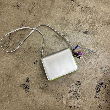 [^ԁF38509861005]tbgȕ\̃TCNngpAƎtHɎdグ~jV_[obOB肰ȂANZgƂāAGbWɂ̓lIJ[̃Roh{AVvȒɂVѐSvXĂ܂B[͂͌ڈȏɗDGŁAX}[gtH~jEHbgAJ[hP[XȂǁAKvȂ̂܂TCYBؚȃV_[Xgbv͌y₩ȈۂŁAŌԂƂŒ\BX^COɍ킹āA|΂ߊ|ɃAWł܂Bcheek炵7F̃Jt`[ZbgBJridlȂ̂ŁAOċCɍ킹JX^y߂܂BRpNgł݊fC[gɂ傤ǂAy₩V_[łB[J[iԁFC24008idlɃ|Pbgt̓}OlbgdlTCY(cmj@^e13@ R17@}`10@Ђ̒@E`120digj@E280ycheek/`[NzɃ`[N̂悤ȑN₩Ń|WeBuȃGlM[BJ[pbgg悤ȃJtȃfUCŖ̂ƂuԂʂȂ̂ɁBEcheek ̏iɂ͊ɔzčꂽfނgpĂ܂Byӎzi摜́A̓p\RȂǂ̉{ɂAۂ̐FƈقȂČꍇ܂B炩߂B摜̏i̓TvłBi̐F̖ڈ́AiP̂̉摜QƂBigpOɁA^OɋLڂĂu舵̒ӏvu\vKmFBiɕsǂꍇAє̔j܂Ă܂B炩߂BîCɓo^?^bvorNbNIJ[̍ēׂAXg1_̒ʒmAZ[̍ۂ̒ʒm󂯂鎖ł܂BuĥCɓo^ ViēׂȂǁAuĥȏ󂯂鎖o܂B_Lb`[ȃfUĆucheekv^rbO obNpbN [iԍF38509861000]2WAY R[hnh В obO [iԍF38509861001]XNGA V_[obO [iԍF38509861002]2WAY X^bY g[gobO [iԍF38509861003]2WAY В ~jg[gobO [iԍF38509861004]J[C V_[obO [iԍF38509861005]2WAY n[t[^ nhobO [iԍF38509861006]2WAY В V_[obO [iԍF38509861007]J[R[h Xgbv hN z_[ [iԍF38509861008]