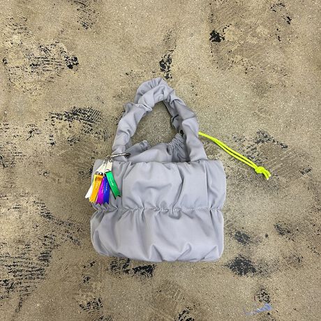 [^ԁF38509861004]ۂĂƂۂ݂AMU[dĂ̋Вg[gobOB{̂ƃnhɂՂ̃MU[񂹁AɒȂ邱ƂŁAӂƗDVGbgɎdグ܂Bfނɂ́AcC̕\郊TCN|GXegpBy₩ŊɂziłBJ̓J[R[hŊJłВdlBВɐ܂荞߂΁AƂg[gX^CƂĂgpł2WAYfUCłBtgɂ͏ȕ֗|PbgtBCXCz⃊bvȂǁA̎[ɂ҂BB}OlbgtŁARƃp^ƕĂ̂|CgBɁA򊴂̂e[vV_[xgtŁA|E΂ߊ|\Bו̂oɂΉ܂Bڂ̂킢ƁA@\𗼗閈obOBX^Cɍ킹Č`ςāAƊyĂACełB[J[iԁFC24007idlOI[v@|Pbg1I[v@|Pbg1͋ВdlTCY(cmj@^e20 R30@}`17@nh@E43@Ђ̒@E66-125digj@E300ycheek/`[NzɃ`[N̂悤ȑN₩Ń|WeBuȃGlM[BJ[pbgg悤ȃJtȃfUCŖ̂ƂuԂʂȂ̂ɁBEcheek ̏iɂ͊ɔzčꂽfނgpĂ܂Byӎzi摜́A̓p\RȂǂ̉{ɂAۂ̐FƈقȂČꍇ܂B炩߂B摜̏i̓TvłBi̐F̖ڈ́AiP̂̉摜QƂBigpOɁA^OɋLڂĂu舵̒ӏvu\vKmFBiɕsǂꍇAє̔j܂Ă܂B炩߂BîCɓo^?^bvorNbNIJ[̍ēׂAXg1_̒ʒmAZ[̍ۂ̒ʒm󂯂鎖ł܂BuĥCɓo^ ViēׂȂǁAuĥȏ󂯂鎖o܂B_Lb`[ȃfUĆucheekv^rbO obNpbN [iԍF38509861000]2WAY R[hnh В obO [iԍF38509861001]XNGA V_[obO [iԍF38509861002]2WAY X^bY g[gobO [iԍF38509861003]2WAY В ~jg[gobO [iԍF38509861004]J[C V_[obO [iԍF38509861005]2WAY n[t[^ nhobO [iԍF38509861006]2WAY В V_[obO [iԍF38509861007]J[R[h Xgbv hN z_[ [iԍF38509861008]