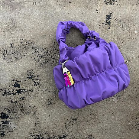 [^ԁF38509861004]ۂĂƂۂ݂AMU[dĂ̋Вg[gobOB{̂ƃnhɂՂ̃MU[񂹁AɒȂ邱ƂŁAӂƗDVGbgɎdグ܂Bfނɂ́AcC̕\郊TCN|GXegpBy₩ŊɂziłBJ̓J[R[hŊJłВdlBВɐ܂荞߂΁AƂg[gX^CƂĂgpł2WAYfUCłBtgɂ͏ȕ֗|PbgtBCXCz⃊bvȂǁA̎[ɂ҂BB}OlbgtŁARƃp^ƕĂ̂|CgBɁA򊴂̂e[vV_[xgtŁA|E΂ߊ|\Bו̂oɂΉ܂Bڂ̂킢ƁA@\𗼗閈obOBX^Cɍ킹Č`ςāAƊyĂACełB[J[iԁFC24007idlOI[v@|Pbg1I[v@|Pbg1͋ВdlTCY(cmj@^e20 R30@}`17@nh@E43@Ђ̒@E66-125digj@E300ycheek/`[NzɃ`[N̂悤ȑN₩Ń|WeBuȃGlM[BJ[pbgg悤ȃJtȃfUCŖ̂ƂuԂʂȂ̂ɁBEcheek ̏iɂ͊ɔzčꂽfނgpĂ܂Byӎzi摜́A̓p\RȂǂ̉{ɂAۂ̐FƈقȂČꍇ܂B炩߂B摜̏i̓TvłBi̐F̖ڈ́AiP̂̉摜QƂBigpOɁA^OɋLڂĂu舵̒ӏvu\vKmFBiɕsǂꍇAє̔j܂Ă܂B炩߂BîCɓo^?^bvorNbNIJ[̍ēׂAXg1_̒ʒmAZ[̍ۂ̒ʒm󂯂鎖ł܂BuĥCɓo^ ViēׂȂǁAuĥȏ󂯂鎖o܂B_Lb`[ȃfUĆucheekv^rbO obNpbN [iԍF38509861000]2WAY R[hnh В obO [iԍF38509861001]XNGA V_[obO [iԍF38509861002]2WAY X^bY g[gobO [iԍF38509861003]2WAY В ~jg[gobO [iԍF38509861004]J[C V_[obO [iԍF38509861005]2WAY n[t[^ nhobO [iԍF38509861006]2WAY В V_[obO [iԍF38509861007]J[R[h Xgbv hN z_[ [iԍF38509861008]