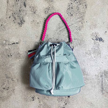 [^ԁF38509861001]ӂƂȓ̃tH͂́AyʁvȃobOBANeBuȃV[ɂΉATCN|GXeuREPETvfނgpAg͂AsVbsOɂ҂łB͊J₷ВdlŁAו̏oꂪX[YBtg|Pbg̓Wbp[Ȃǂg킸A߂̃tbvŒg̔яoh~B}OlbgWbvȂAƎgACe̎[ɍœKłBTChɂDJtŁA|[`J[hP[XȂǂvXAWt̃e[vV_[ŁAnhE΂ߊ|2WAYdl\B̓̃X^CV[ɍ킹āAg[gobO⃏V_[ANX{fBƂĎgł܂Bnhɂ̓R[h҂񂾂悤ȃfUC̗pA茳ɃANZgvXBɁAO\7F̃Jt`[tŁA炵X^COy߂܂B[J[iԁFC23003idl@I[v|Pbg@͋Вdl@V_[\@V_[AnhƂɎO\TCY(cmj@^e30@R30@}`14@Ђ̒@E44@E66-125digj@E360ycheek/`[NzɃ`[N̂悤ȑN₩Ń|WeBuȃGlM[BJ[pbgg悤ȃJtȃfUCŖ̂ƂuԂʂȂ̂ɁBEcheek ̏iɂ͊ɔzčꂽfނgpĂ܂BEGRSiiGlobal Recycle Standardjfނ͉ꂽpybg{gĎă|GXe@ێƂčĐnƂȂ܂BVg킸̂ƂĊp鎖ւ̔zƊCmvX`bNS~̍팸ɂȂ܂BlɔziŗDׁ̈A\ȕڎwĂ܂Byӎzi摜́A̓p\RȂǂ̉{ɂAۂ̐FƈقȂČꍇ܂B炩߂B摜̏i̓TvłBi̐F̖ڈ́AiP̂̉摜QƂBigpOɁA^OɋLڂĂu舵̒ӏvu\vKmFBiɕsǂꍇAє̔j܂Ă܂B炩߂BîCɓo^?^bvorNbNIJ[̍ēׂAXg1_̒ʒmAZ[̍ۂ̒ʒm󂯂鎖ł܂BuĥCɓo^ ViēׂȂǁAuĥȏ󂯂鎖o܂B_Lb`[ȃfUĆucheekv^rbO obNpbN [iԍF38509861000]2WAY R[hnh В obO [iԍF38509861001]XNGA V_[obO [iԍF38509861002]2WAY X^bY g[gobO [iԍF38509861003]2WAY В ~jg[gobO [iԍF38509861004]J[C V_[obO [iԍF38509861005]2WAY n[t[^ nhobO [iԍF38509861006]2WAY В V_[obO [iԍF38509861007]J[R[h Xgbv hN z_[ [iԍF38509861008]p[v fFH156 pTCYFF