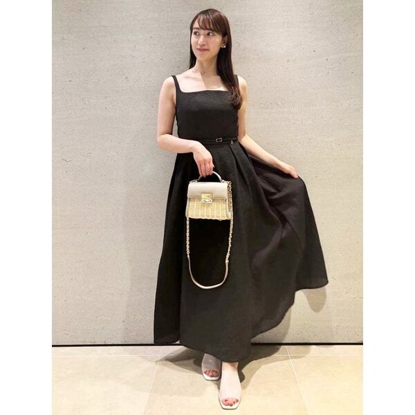 カップインフィットアンドフレアドレス