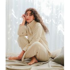 着る保湿クリーム(kiruhoshitsucream)のソフトキルト2WAYネックパジャマ