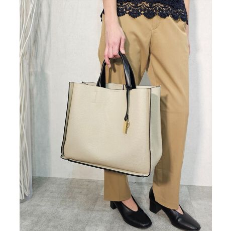 [^:MER-90650B]VvfUCɁAMERCURYDUÕSL[O`[|Cg̍iȃnhobOByg肪悭Aig͂AdɂœKȑeʃ[WTCYŎg₷􏗐炵_炩Ȉۂ^J[WJ͂̂ЂƂłB͂̃nh͂At̃V_[Ō|BprX^COɍ킹ēʂ̎łgoodIgɂAĊJ₷}Olbg{^JƎqԂȂ[͂Ag₷ו̊Ǘ₷܂悢}`ŌڂXbLƎ܂܂BMERCURYDUOBRAND CONCEPTRɃX^CςЂƂ̎ɂƂȂȂ₩Őĉ鏗gɂ鏗̃tF~jȕoVX^C̒ɂsIȏ炵uNEW URBAN FEMININEv