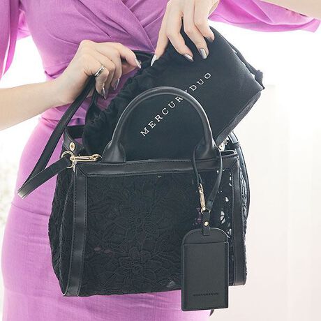 [^:MER-91040B]2025SSVi hJ[XƃX}[gȃ{bNXVGbgŌy₩ȏiJWAt炵}eAgŃX^CO؂€܂S̃RbgВt2ZbgŊ̒gSzȂ̃XOmłIВ܃TCYFc16cm@20cm@}`11.5cmƑ傫߂ŊВCN|[`ɂʗprŎgp̂łႢ܂{͓̂̂t[hJ{ngpAyʂV[Y[h܂obOɎdグ܂BuhSꂽpXP[X͎O\IJ[h|Pbg2̂Œ▼hł͂Ȃɂiɑ݊߂C}hL|CgɂȂ`[łeɂXibvt̊JŏM^Ƒ`^ɕωłA}`Ǝ̓IȃXNGAtHŎ[͂pQłBɃ|PbgtĂ̂ŏ̎dɕ֗łBu₩ȃAC{[ƃ[hȃubN2FpӁBǂ̐FtF~jL[gɌ܂܂BfC[V[ł͂ȂAƎAwȂǃtH[}ȃV[ɂsb^ȃACełBIXXV[E񎟉EIEĂ΂ElEqE2EӉEp[eB[Ef[gEt\ȂǑlȃV[̃R[fBl[gɎg܂BTCYB5TCYFZA~jzFZAX}[gtHFZA500mlybg{gFZA|[`FZAJ[hP[XFZAnJ`FZACXCzFZ<Cɓo^>EiCɓo^ĂƂōēגʒmAXg1_̒ʒmAZ[ʒm󂯎肢܂BCɓo^邾Ȃ̂ŁACɂȂi͐o^肢܂ EVbvCɓo^ĂƂŐViēׂȂǁAȏ󂯎肢܂BMERCURYDUOBRAND CONCEPTuMAKE MY DUO.v@`dȂ荇͂yށ`@iȔƐꂽ@2̖͂̏dȂ炵yނƁ@ꂪAƐVɋCÂĂ