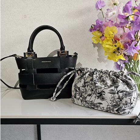 [^:MER-91090B]3WAYŊy߂IbV҂݃g[gobOŏt̑ByʃX[XPU̕LbV獂ԕWK[hn̋В`RgXgy߂郊NXȃghX^CłBВt2ZbgŊ̒gSzȂ̃XOmłIgĥ郁bVƏiȉԕŃbNXvXꂽoXPbgg[gobOB{̃~j}ȃTCYAî鏗炵vXĂ܂BnhobOX^Cł͂ȂAO\ȃV_[xgŎ΂߂ł܂B1dẴX[XPUfނȂ̂łƂĂyʂȂ̂i400gȂ̂Ń^X1ʂłjt̉ԕВ͗ẽXibvtŃobOOłAꂼP̂łgƂ\łBic15.5cm 31cm }`12cmj莝̃|[`XJ[tƍ킹ėVԂ̂LCJWAX^C܂ŁAV[YXŊł܂􁃃TCY~jzFZAX}[gtHFZA500mlybg{gFZA|[`FZAJ[hP[XFZAnJ`FZACXCzFZ<Cɓo^>EiCɓo^ĂƂōēגʒmAXg1_̒ʒmAZ[ʒm󂯎肢܂BCɓo^邾Ȃ̂ŁACɂȂi͐o^肢܂ EVbvCɓo^ĂƂŐViēׂȂǁAȏ󂯎肢܂BMERCURYDUOBRAND CONCEPTuMAKE MY DUO.v@`dȂ荇͂yށ`@iȔƐꂽ@2̖͂̏dȂ炵yނƁ@ꂪAƐVɋCÂĂ