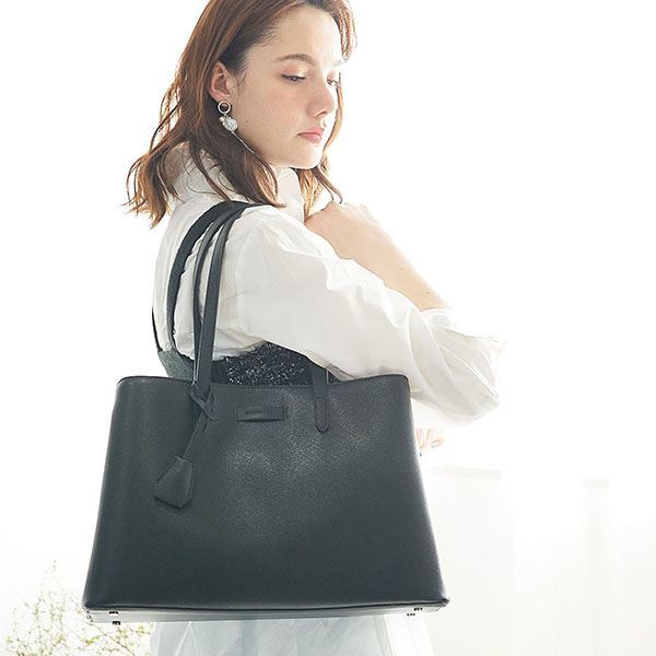 マーキュリーデュオ（MERCURYDUO ）/通勤・通学にも！両アオリポケットA4トートバッグ　キーチャーム付 通勤・通学にも！両アオリポケットA4トートバッグ キーチャーム付