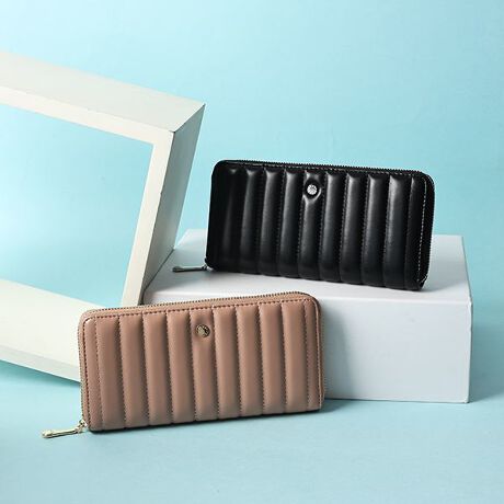 [^:MER-90790W]Q̎[͂͂Ȓz̓ołIӂLeBOIi̂dオ蒆ɏȃX^bYtAiȂ߂vXVvȂANZĝfUCBMtgɂsb^łBsitEz̒łg̗ǂƂDɐܖڂtɓĂ鎖ŐlC̍zBEJ̓Eht@Xi[ɂȂĂAgڂł킩₷BEJ[h|Pbg͂Ȃ18[\IJ[hĂĂSBEK̓RCo₷dlBE̎Ȃǂ̕ۊǂɕ֗ȃI[v|Pbg2tĂ̂łDƂ͕ʂɃt[|Pbg鎖ŃV[gǗyɏodlłB炵_炩Ȉۂ^J[WJAt@Xi[J邽тɋCオԕ̗n͂̂ЂƂłBV[YWJ̃obO~jzWJ܂BMER-91060B@XgCvLeBO@ojeB~jV_[obOMER-91130B@XgCvLeBO@tbvV_[obOMER-90800W@XgCvLeBO@~jzI\CŎĂJCCłICɓo^EiCɓo^iCɓo^ĂƂōēגʒmAXg1_̒ʒmAZ[ʒm󂯎肢܂BCɓo^邾Ȃ̂ŁACɂȂi͐񂨋Cɓo^肢܂ EVbv̂Cɓo^VbvCɓo^ĂƂŐViēׂȂǁAȏ󂯎肢܂BMERCURYDUO`BRAND CONCEPT`uMAKE MY DUO.vdȂ荇͂yށ@iȔƐꂽ@2̖͂̏dȂ炵yނƁ@ꂪAƐVɋCÂĂ