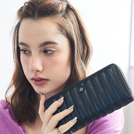 [^:MER-90790W]Q̎[͂͂Ȓz̓ołIӂLeBOIi̂dオ蒆ɏȃX^bYtAiȂ߂vXVvȂANZĝfUCBMtgɂsb^łBsitEz̒łg̗ǂƂDɐܖڂtɓĂ鎖ŐlC̍zBEJ̓Eht@Xi[ɂȂĂAgڂł킩₷BEJ[h|Pbg͂Ȃ18[\IJ[hĂĂSBEK̓RCo₷dlBE̎Ȃǂ̕ۊǂɕ֗ȃI[v|Pbg2tĂ̂łDƂ͕ʂɃt[|Pbg鎖ŃV[gǗyɏodlłB炵_炩Ȉۂ^J[WJAt@Xi[J邽тɋCオԕ̗n͂̂ЂƂłBV[YWJ̃obO~jzWJ܂BMER-91060B@XgCvLeBO@ojeB~jV_[obOMER-91130B@XgCvLeBO@tbvV_[obOMER-90800W@XgCvLeBO@~jzI\CŎĂJCCłICɓo^EiCɓo^iCɓo^ĂƂōēגʒmAXg1_̒ʒmAZ[ʒm󂯎肢܂BCɓo^邾Ȃ̂ŁACɂȂi͐񂨋Cɓo^肢܂ EVbv̂Cɓo^VbvCɓo^ĂƂŐViēׂȂǁAȏ󂯎肢܂BMERCURYDUO`BRAND CONCEPT`uMAKE MY DUO.vdȂ荇͂yށ@iȔƐꂽ@2̖͂̏dȂ炵yނƁ@ꂪAƐVɋCÂĂ