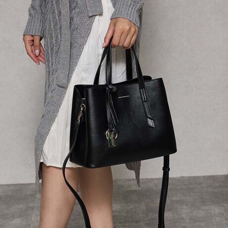 [^:MER-91250B]肰Ȃ{̑т̂悤ȃnh̃fUCiȃnhobO|Pbg̕tOwɂȂĂ胁C[̓t@Xi[ɂȂĂ̂ŋMdi̎dǗ₷SBzAybg{gۂ܂BfC[ɂAƂV[ɂgDGobOłBɕGɎ܂钚xǂTCXA傫Ȃ~j}B_炩YPUU[iŉ炵ۂ^VvȃfUC܂炵_炩Ȉۂ^J[WJAt@Xi[J邽тɋCオԕ̗n͂̂ЂƂłBMERCURYDUOBRAND CONCEPTMAKE MY DUO.@dȂ荇͂yޏiȔƐꂽ2̖͂̏dȂ炵ꂪAƐVɋCÂĂ