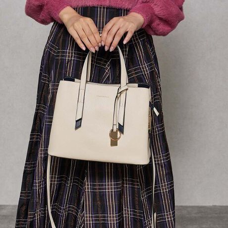 [^:MER-91250B]肰Ȃ{̑т̂悤ȃnh̃fUCiȃnhobO|Pbg̕tOwɂȂĂ胁C[̓t@Xi[ɂȂĂ̂ŋMdi̎dǗ₷SBzAybg{gۂ܂BfC[ɂAƂV[ɂgDGobOłBɕGɎ܂钚xǂTCXA傫Ȃ~j}B_炩YPUU[iŉ炵ۂ^VvȃfUC܂炵_炩Ȉۂ^J[WJAt@Xi[J邽тɋCオԕ̗n͂̂ЂƂłBMERCURYDUOBRAND CONCEPTMAKE MY DUO.@dȂ荇͂yޏiȔƐꂽ2̖͂̏dȂ炵ꂪAƐVɋCÂĂ