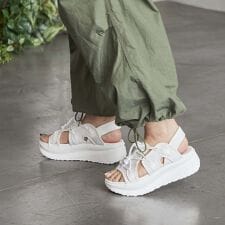 プラットフォームメッシュサンダル