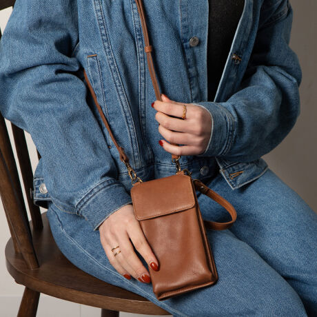 [^:HAW024]iɂāmX}zzł茳ɁBTbƎǒ^P[XnX}zV_[EHbgȂ炢ł茳ɂRpNgȃobOX}zoāA[iiɃX}[gɂȂ܂B|PbgɓȂX}[gtHyX[Bl@\X}z|[`X}zobOł͂ȂAuIׂt@bVvɁAuzobOvƂĂ[̎pBĕi̍{v̍˔ulIԂׂvX}z|[`ڎwĐ삵܂BOʂ̃{^|Pbg͕3cmƑ傫߂ɐ݌vB 傫߃TCY iphone Pro V[YA傫ɂ΂̂AndroidV[YȂǂقڑS@Ήł傫łBp邱ƂňU[xW^u^j₵̏_炩̖{v͎gقǂɂȂ̕\ւƐi܂B