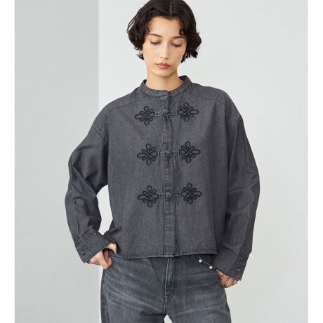 [^ԁFST244-0001]Fabric\tgŔG̗ǂASnQ̖100CgIXfj̗pBy₩łȂ悢n˔AfC[[Xɂ҂̑fނłBDesign / SilhouetteԂ̂悤ȃR[hhJڂ䂭`CiVcBfjñ`Ci{^́An̐ElƂŒJɍ쐬̃fBe[łBOĂ͔䗃dĂɂȂĂAɉB{^zB`Ci{^̌ԂCi[̂hACɂy߂܂BZ߂ɐݒ肷邱ƂŁAgh̃Ch{gXƂQBoX̎ꂽX^CO܂BCoordinateꖇł̒p͂Ay₩ȉHDƂĂ􂵂܂B܂ɂ̓m[X[ȕォ炳ƉHDAȂ^[glbNȂǂ̃Ci[ƍ킹΁A~܂Œg閜\ACełBZ߂ɐݒ肳ꂽ́Agh̃ChpcXJ[gƍ킹邱ƂŁAX^CAbvʂ҂łA{̒Ȃ܂B