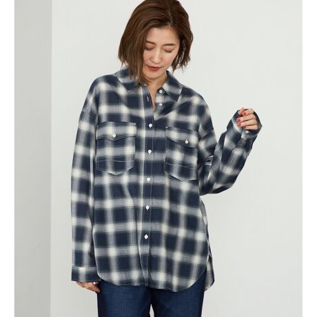 [^ԁFST224-0010]FabricƎJ̖ȃ|GXefނ́AVɂȂɂ^ꂵɂAC[W[PAɗDꂽ_͂łByʂłƂǴAH̉HDƂĂłȂA~̃C[hX^CɂœKȁAقڃI[V[Y􂷂鐶nłBDesign / SilhouettẽEhe[fUC|CǵAƂrbOtBbgVcB̂̃CEȂbNXVGbgłȂAfނ̓ƌvZꂽ^bNE؂ւʒuɂAcꂹƌ܂Bw傫ɂ悤HvꂽfUCŁAqbvCƃJo[钷߂̒́Ǎ^Jo[ʂASĒp܂BCoordinateꖇł͂AH̉HDƂĂ􂵂܂Bfނ̎JWAŐꂽ͋Cɍ킹āAÒTVcȂǂɂƉHD邾ŁA̗͂Ȃꊴ̂{̃JWAX^C܂B