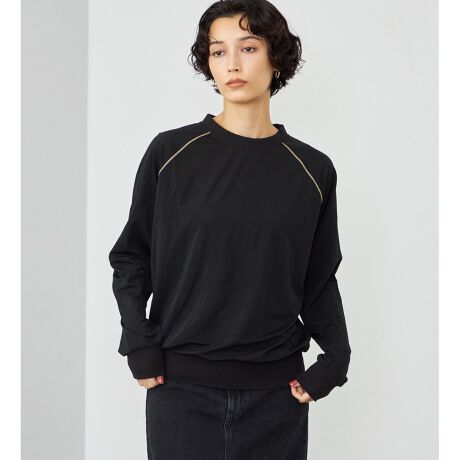 [^ԁFST682-0001]Fabricy₩ȃXuVA[fނ́A悢ƓƓ̕\͂łB_炩ADꂽLk킹Ă邽߁AɐSn悭tBbgAXgXt[ȒSn܂BDesign / SilhouetteXEFbĝ悤ȃbNX̂fUCɁA肰ȂzFXeb`ANZg܂BƂ[YVGbgȂAiȓƒ悢oAl̂ȂꊴvXB܂̎cG߂ɂAy₩ɏH炵[hACełCoordinateJWAȃfjpc͂Aꂢ߂ȃgEU[XJ[gƂQBꖇŃT}ɂȂfUCȂ̂ŁA蔲ȂlɂȂX^CO܂BCi[gƂĂ􂵁ALR[fBl[gŊ􂵂ĂꖇłB