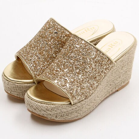 [^:5106]ymaaRuz}[w炵IIx̎ɍt@bVAP鏗̉łfC[gh܂ŗlXȃV[Y𒆐SɓWJĂ܂BGߊ̂镗̃W[gfނgpEFbW\[T_B̂ŁAŃX^CAbv҂ł܂B炵т₩ȃAbp[|CgBאg̃XbLƂVGbgŏdȂ炸ɁAăX^CɃ}b`fjłAtAXJ[gEs[Xƍ킹ƔbOC͂BEAbp[ɂ͍vgpĂA悭ɓ݂₷ȂĂ܂B@X[Xfނ͏_炩ȕzŊ@AXG[hfނ̓ubVO̊ȒPȂłꂢɕۂĂ̂͂łBfނ̓ÃLYVA܂͐Fꍇ܂B@JȂǂŔGꂽꍇAFڂ肷ꍇ܂̂łӂB