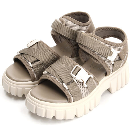 [^:5831_1]ymaaRuz}[w炵IIx̎ɍt@bVAP鏗̉łfC[gh܂ŗlXȃV[Y𒆐SɓWJĂ܂BlC̃X|[cT_B{[ՂȌŃX^CAbvCƂ̑fj⃏Chpcɂ͂łA^CgXJ[gEtAXJ[gEs[Xƍ킹ƔbOCoĂ܂Byʃ\[1ĂɂX|[cT_łB^E[XAEghA܂ŁAlXȃV[ő劈IX^CbVȂ̂Ɋyȍŏ{T_B̃R[fɎΑ{R[fɑςBEAbp[ɂ͍vgpĂA悭ɓ݂₷ȂĂ܂B@X[Xfނ͏_炩ȕzŊ@AXG[hfނ̓ubVO̊ȒPȂłꂢɕۂĂ̂͂łBfނ̓ÃLYVA܂͐Fꍇ܂B@JȂǂŔGꂽꍇAFڂ肷ꍇ܂̂łӂB