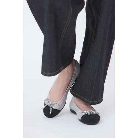 [^ԁF350IS112-2115]tĂɑ劈􂵂ĂAVoGV[YoBCȃbVnɃXg[NX^{fR[VꂽSTACCATOےƂfUCBᔽ̃C\[ɏ_ɂDĂASnhȃX^C͂̂ƂăJWA_EX^COɂ߂łBB̃rW[EXg[ւ̈|ՌEjɂӂB