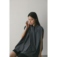 タイ付きフレアブラウス