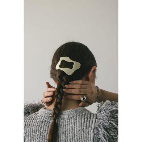 [^ԁF500ISA56-5361]_ɃEF[u}[uob^B݊̂tHł̃wAAWȂꂽ͋Cɓ܂B