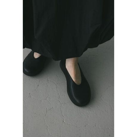 [^ԁF500IAS55-2021]Xj[J[dẴS\[ƃRƂtHtbgV[YBJWAɂtF~jɂވꑫBC킹̃X^CO߂łB