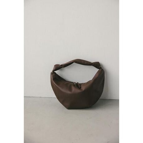 [^ԁF500IAB55-4141]Ô悤ȃVGbgɂƐĝɉ悤ɓރV_[obOB_炩ȃtFCNU[傫߂̃obOłn[h߂ȂۂłBƗeʂ̂ŁAו߂̕ɂ߂łBlXȃV[Ŏg₷VvŖÔȂfUCɎdグ܂B|Pbg2tB