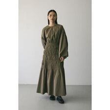 シャーリングフォルムワンピース