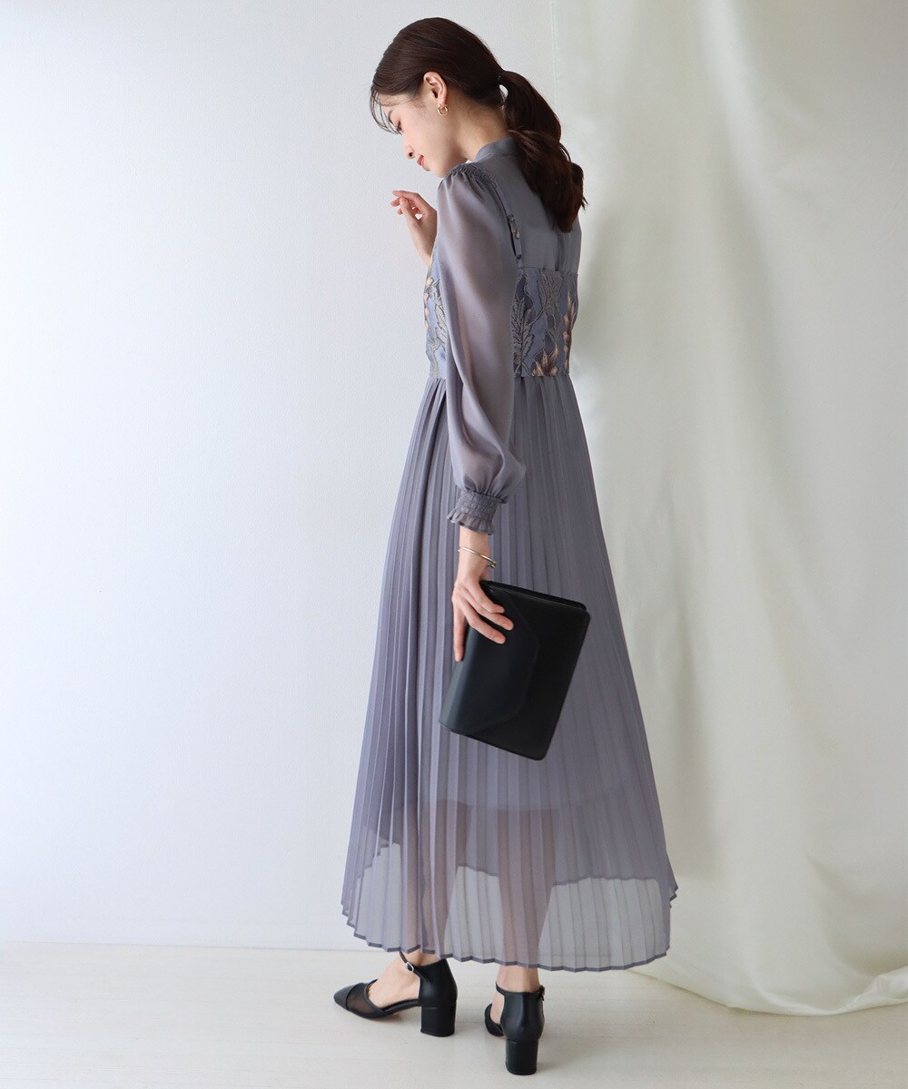 BLUEEAST 刺繍風レースビスチェ×ボトルネックプリーツパーティードレス BLUEEAST（ブルーイースト）の「刺繍風レースビスチェ×ボトル