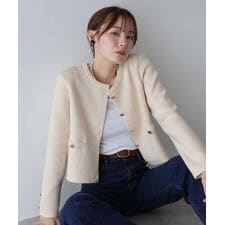 ブルーイースト(BLUEEAST)の金ボタンノーカラーニットジャケット