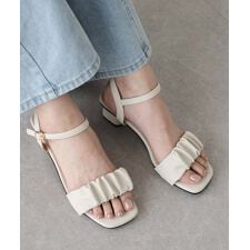 ブルーイースト(BLUEEAST)のギャザーストラップサンダル