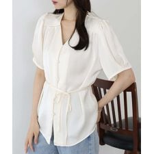 サテンブラウス