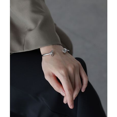 [^:10-1869]mbgfUCliȃoOyPOINTzіڂ`[tɂmbgfUC|Cg̃^oOBꂽfUC̃`[t茳ɂ肰ȂANZgvXĂ܂BAǂȃX^Cɂnޕig₷fUCBؚȃtHƏiȃcA茳A炵o܂Bliō̂fUCȂ̂ŁAfC[IP[WV[ɂL􂵂܂BySTYLINGzig͂AX^CbVȃfUCȂ̂Ńp[eB[hXȂǂɍ킹Ă̂莝̃uXbgANZT[Əd˕t̂߁BJWAɂꂢ߃tF~jɂĂ閜\ACełByDETAILzmbgfUCyMzF0.3F16[ îCɓo^ ]J[̍ēגʒmAl̂m点AXgP_̒ʒmȂǂ󂯎邱Ƃł܂BēׂĂ܂̂ŁACɓo^Ēƍē׏GETo܂B[ uĥCɓo^ ]Vi̔ēׁA^CZ[N[|ŝm点ȂBLUEEAST̂ȏ󂯎邱Ƃł܂BЂo^EYɂAFATCYAfUCAfނ̎ύXꍇ܂BEfp摜͎Beɂ̐FƈقȂČꍇ܂Bî݂̉摜ۂ̏iɋ߂FƂȂĂ܂̂łmFBE̒[̃j^[ƖɂĂ͎̐FƈقȂČꍇ܂BȆ̂ӓ_͎戵\^OmFB