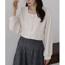 スクエアネックパールボタンブラウス
