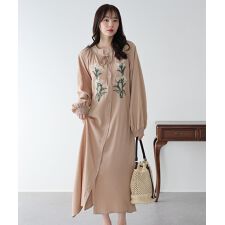 フラワー刺繍ワンピース