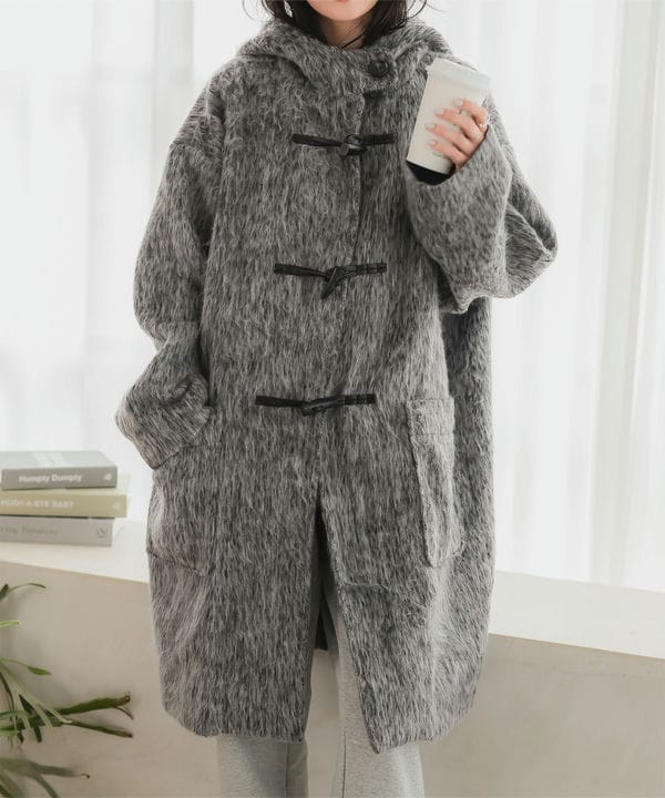 小澤美里さんコラボ ]リボンブローチつきエコファーショートコート