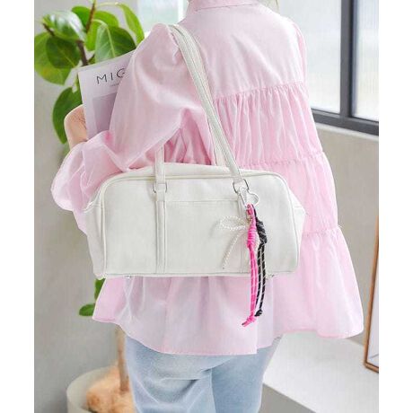 [^:B1602]x[VbNȃfUC̉{XgobOBtg̃|Pbgɂ͂ɎoX}zɕ֗łBɂt@Xi[t̃|PbgtĂ̂ŏ̎gppxɍ킹ă|PbggłĐڂ₷BR߂ɐ݌vĂ̂ŃAE^[𒅂ĂĂ|₷̂|CgByfށETCYz500mlybg{gⒷzCN|[`Ȃǂ̂ŉוȂ邿Ɖo|ɂ҂B̃t@Xi[KoƊJߒLn܂BDȃ`[L[z_[ȂǂĎD݂̃fUCɂ̂߁#REx^X