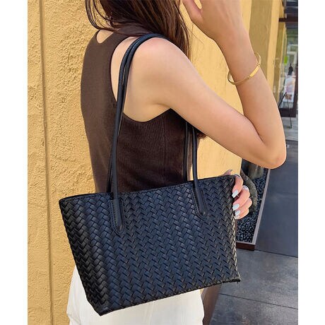 [^:B1633]҂ݍ݃fUC͂̃|[`tbVg[gobOBƂ̃XNGAtHŁAוX}[gɎ[Bt̃|[`ŏƐłAgQłBȂ₩ŏiȃbVfނgpAtďH~V[Y킸􂵂Ă閜\ACełByfށETCYzڈȏ̎[͂͂ŁAz500mlybg{gAĂ~߂|[`ȂǁAig̃ACe܂܂B|₷OnhŁAfC[͂A][g◷sV[ɂ҂Bt̃|[`́ARX⏬܂Ƃ߂Đł邿傤ǂTCYłB#REx^X