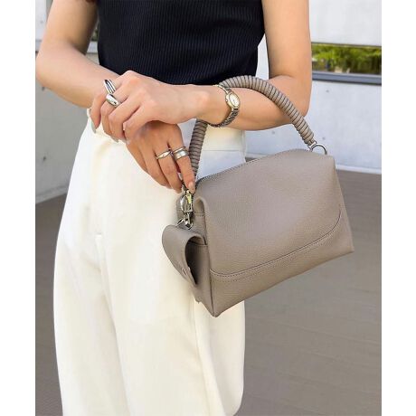 [^:B1634]C炸ĂāARɂBɊY2wayV_[obOBƂXNGÄ炵tHɁAANZgƂĉffUCnhڂ܂BV_[ɂnhobOɂȂ2waydlŁAV[Cɍ킹y߂̂́Bg炨o܂ŕL􂵂Ă܂ByfށETCYzڂ͂ƂۂȂAzX}zȂǁAoɕKvȃACeƎ܂pIȃTCYB悭݂̂}`ƉtHŁAו̏oX[YłBV_[ł莝łoX悭Ă̂ŁAIEIt킸iłB#REx^X