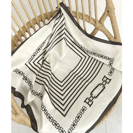 [^:J1182]̃R[fBl[gɉ؂₩YA70~70TCY̑唻XJ[tB񊪂o_iAwAɌ񂾂AWR݁BƑ݊AobOɌŃANZT[oŎĂtĂ͗[΍ɁAH~͊΍ɂƁAI[V[Yg閜\ACełByfށETCYz悢TCYŎ񌳂ɊĂɊ|ĂoX悭܂ꖇBOp܂ɂČ|΃V[̂悤ɁAEGXgqbvɊ΃gh钅Ȃy߂܂BZj[sAHȂǓʂȃV[ɂfAƊ̂鑕iɈĂĂ܂B#REx^X