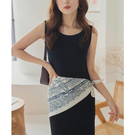 [^:J1182]̃R[fBl[gɉ؂₩YA70~70TCY̑唻XJ[tB񊪂o_iAwAɌ񂾂AWR݁BƑ݊AobOɌŃANZT[oŎĂtĂ͗[΍ɁAH~͊΍ɂƁAI[V[Yg閜\ACełByfށETCYz悢TCYŎ񌳂ɊĂɊ|ĂoX悭܂ꖇBOp܂ɂČ|΃V[̂悤ɁAEGXgqbvɊ΃gh钅Ȃy߂܂BZj[sAHȂǓʂȃV[ɂfAƊ̂鑕iɈĂĂ܂B#REx^X