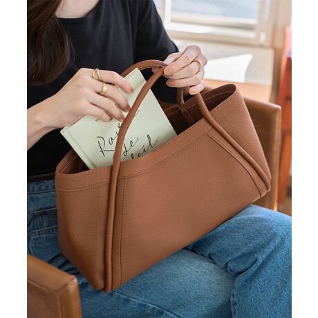 [^:B1649]VbNȏi͂̃|[`tg[gobOB{ȉVGbgghCNȕ\ɎdāAR[fI΂ȂVvȃfUĆBA΂߂AnYt[ŎĂV_[xgtłyfށETCYzLYڗɂ\ʊ̂\tgȍfށBXNGAtHŏoꂵ₷וՂ[łTCÝB|[`傫߂Ȃ̂Ŏ[Ad؂ɂ𗧂ZbgACeł#REx^X